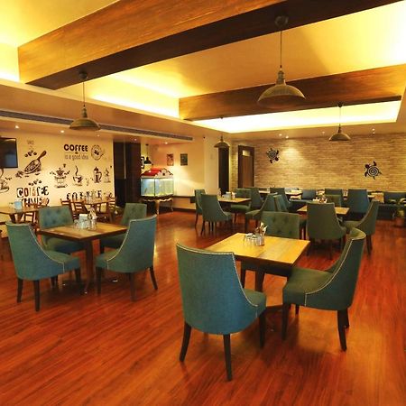 Jalsa Resort Indore Esterno foto