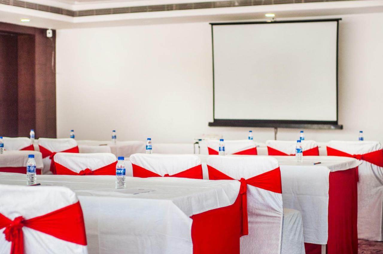 Jalsa Resort Indore Esterno foto