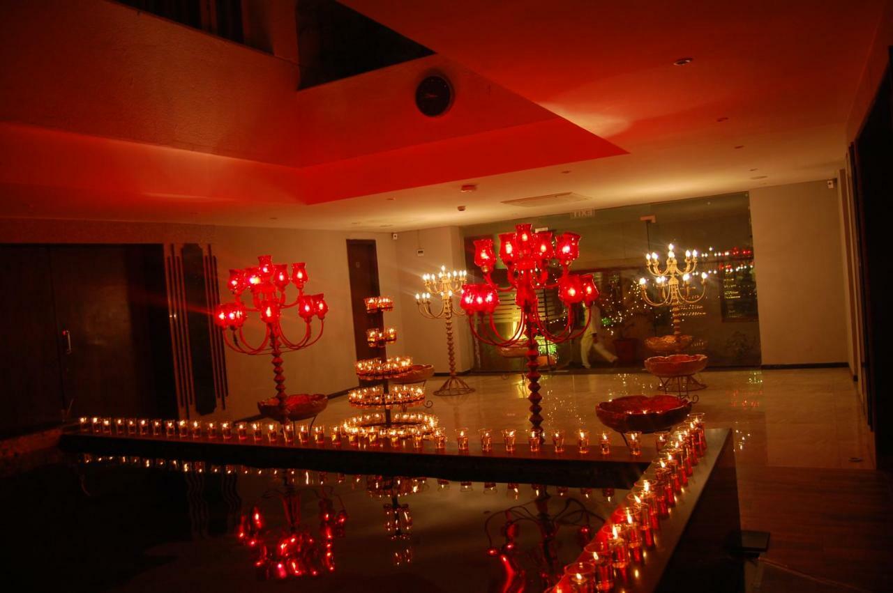 Jalsa Resort Indore Esterno foto