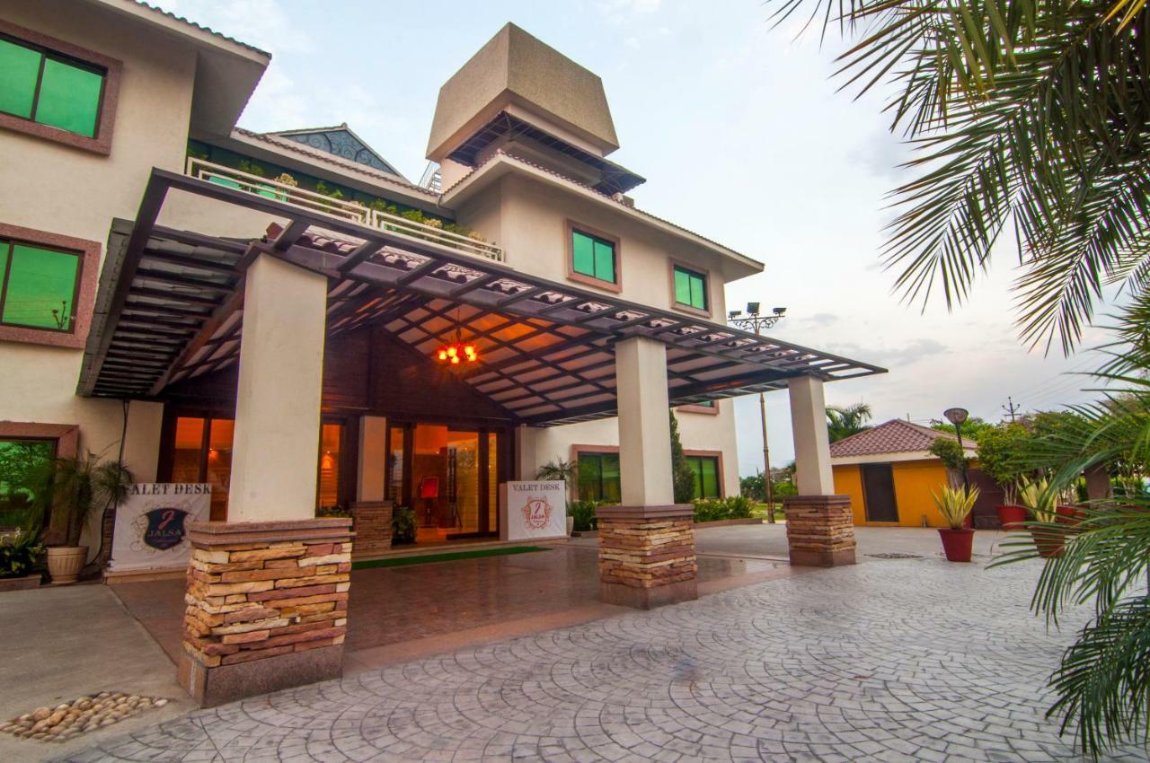 Jalsa Resort Indore Esterno foto