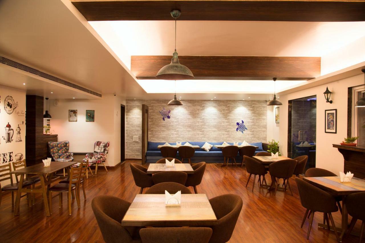 Jalsa Resort Indore Esterno foto