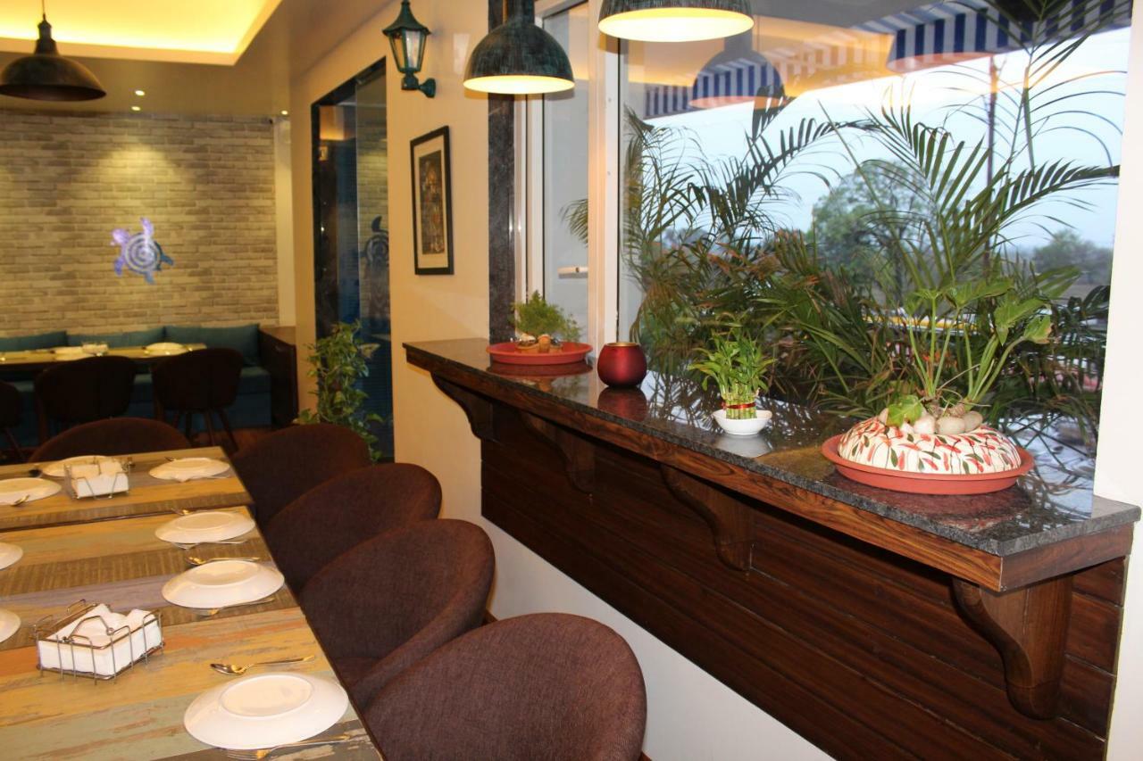 Jalsa Resort Indore Esterno foto