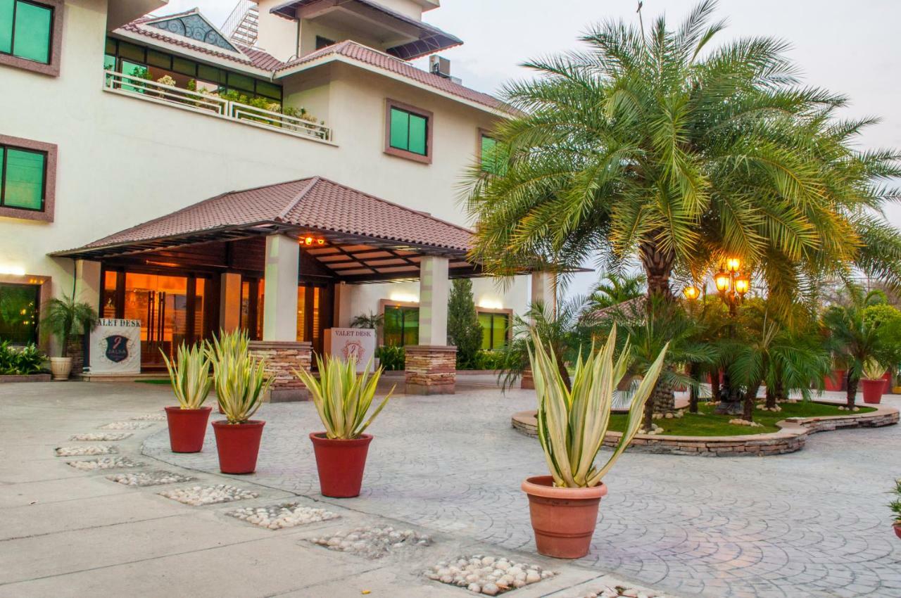 Jalsa Resort Indore Esterno foto