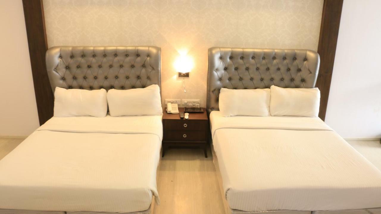 Jalsa Resort Indore Esterno foto