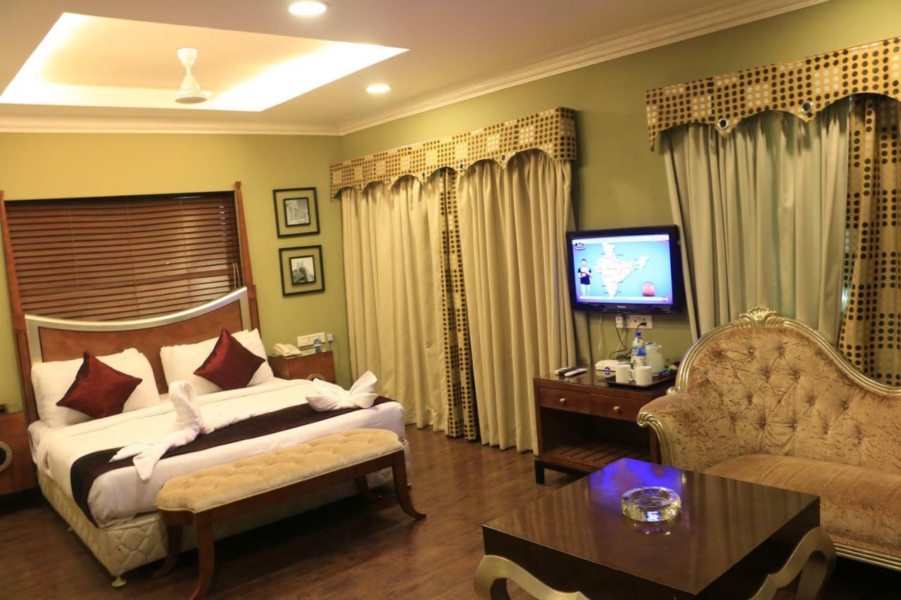 Jalsa Resort Indore Esterno foto