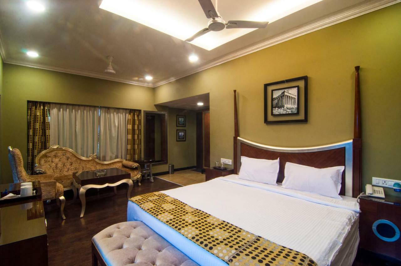 Jalsa Resort Indore Esterno foto