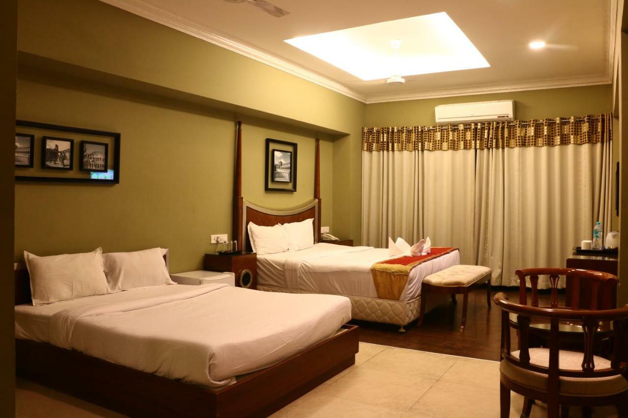 Jalsa Resort Indore Esterno foto