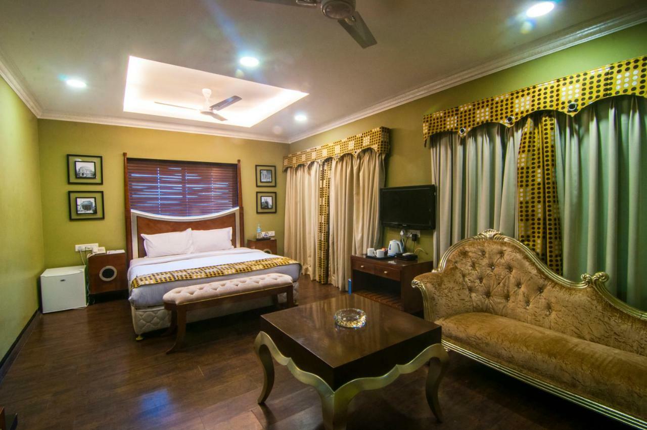 Jalsa Resort Indore Esterno foto