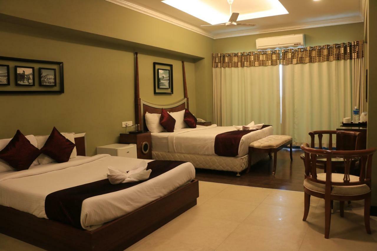 Jalsa Resort Indore Esterno foto