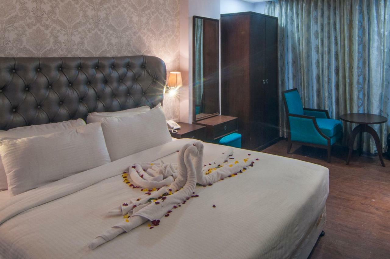 Jalsa Resort Indore Esterno foto