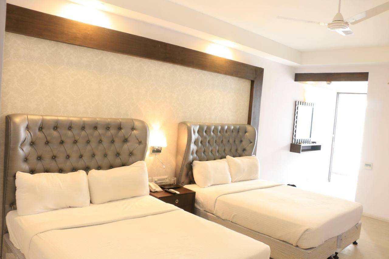 Jalsa Resort Indore Esterno foto