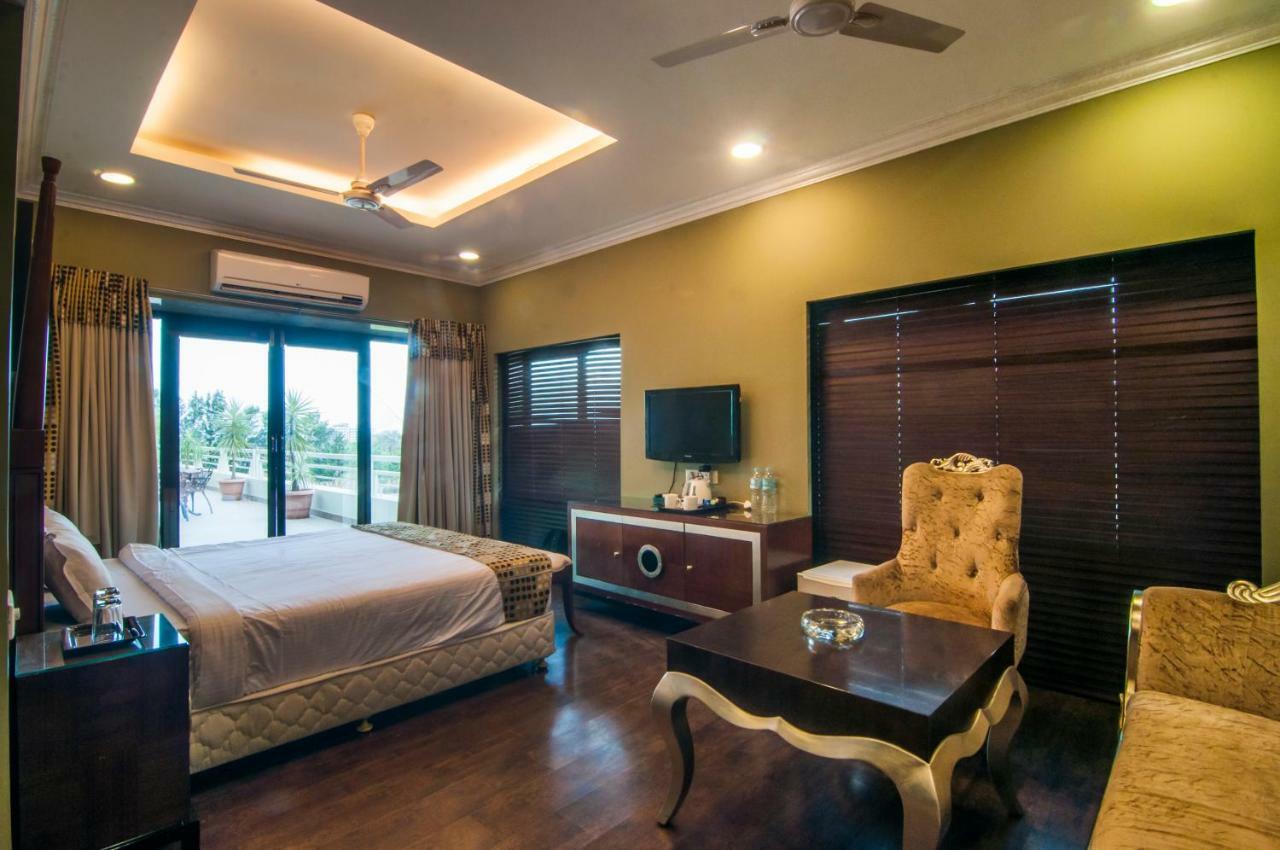 Jalsa Resort Indore Esterno foto