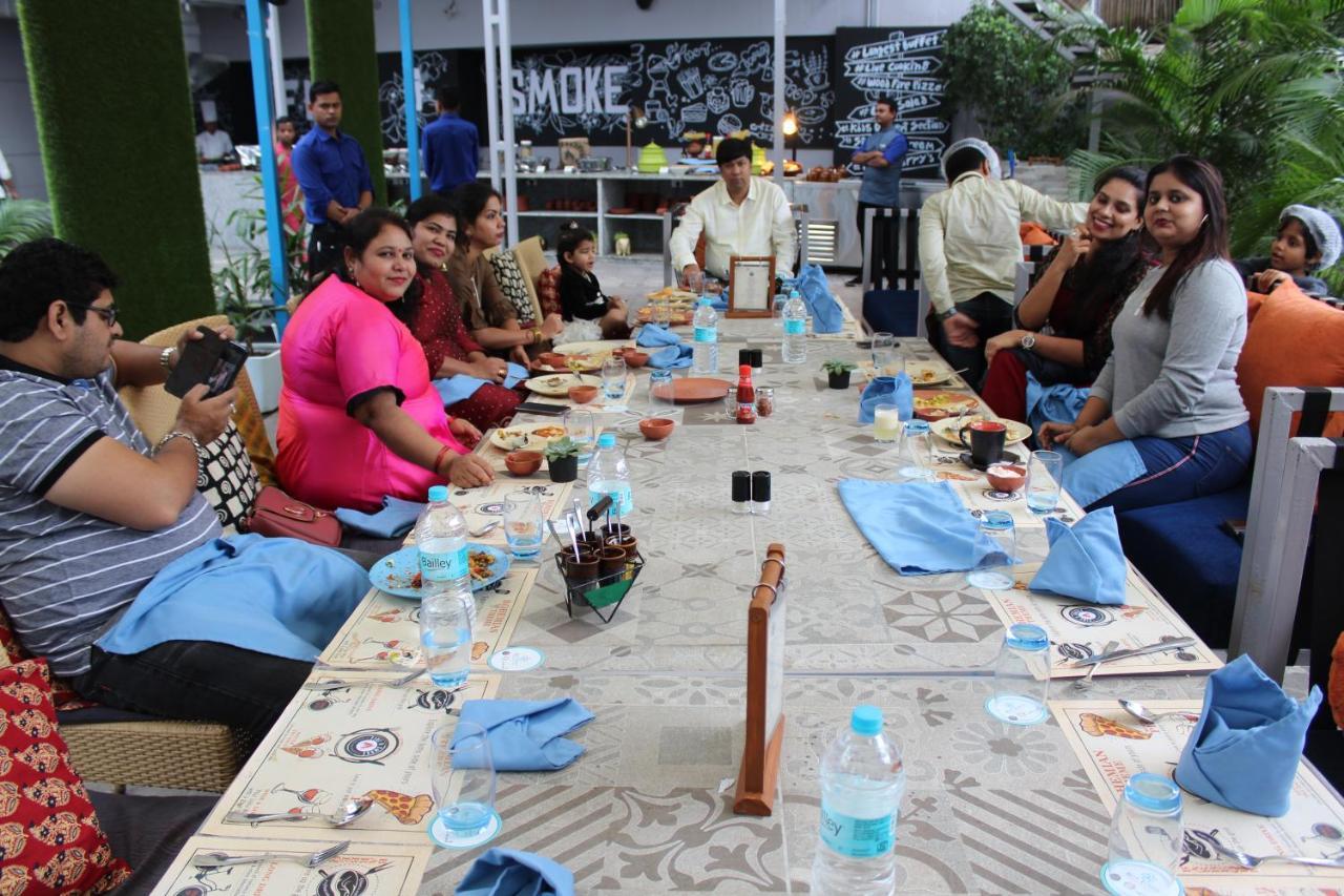 Jalsa Resort Indore Esterno foto