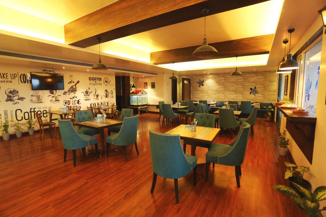 Jalsa Resort Indore Esterno foto
