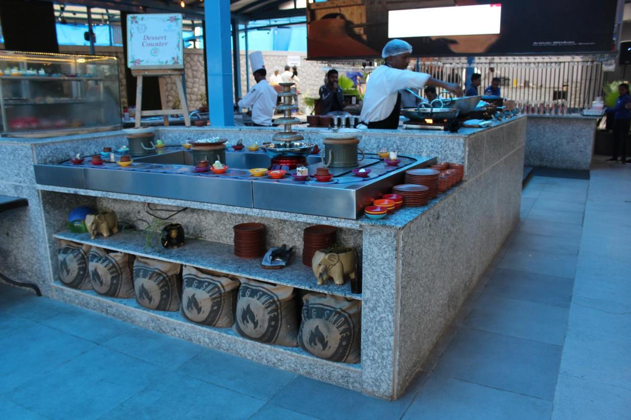 Jalsa Resort Indore Esterno foto