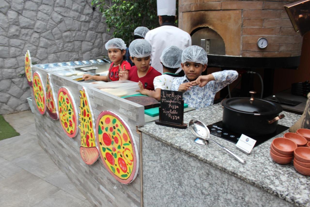 Jalsa Resort Indore Esterno foto