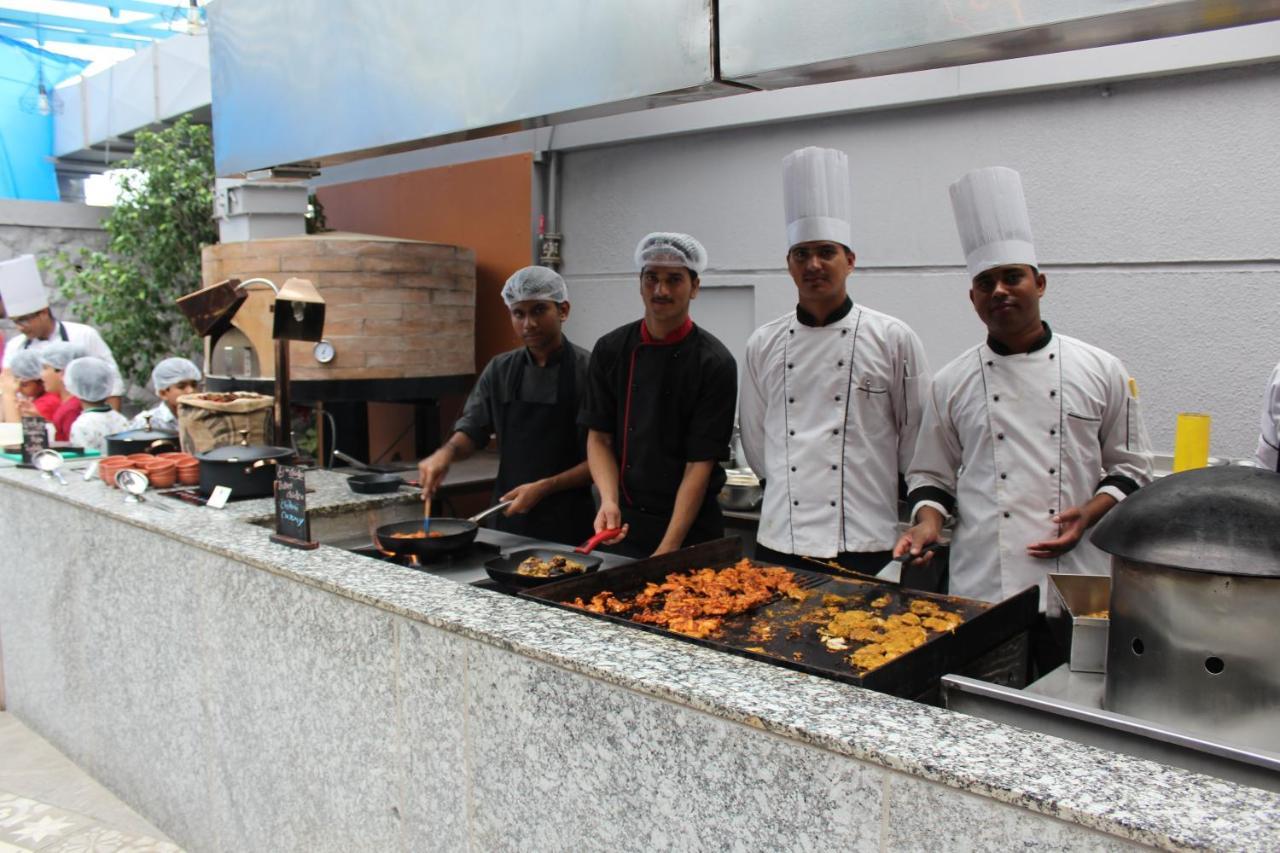 Jalsa Resort Indore Esterno foto